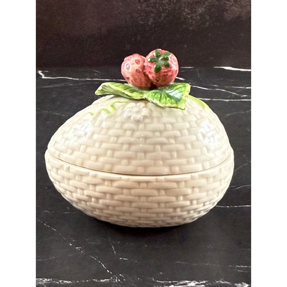 VTG 1982 Fitz and Floyd Ceramic Basketweave Egg Trinket Box 3D Strawberries